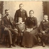 Family of James Borthwick (1862-1935) Margaret Hardie B, James Borthwick (Snr), James, Thomas, Christina (nee White), Andrew (Guessed from relative ages)