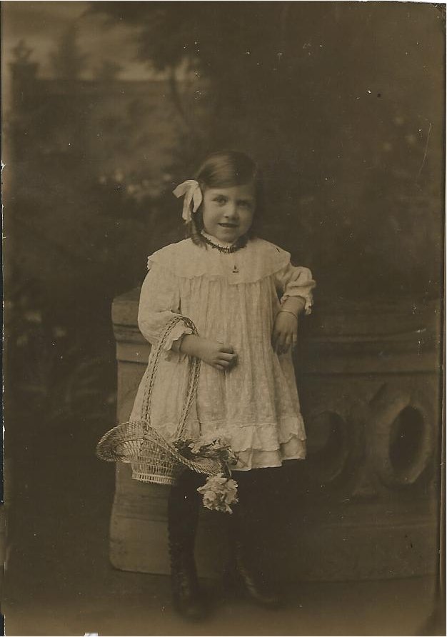 Elizabeth (Elsie) Pender, ca. 1906.